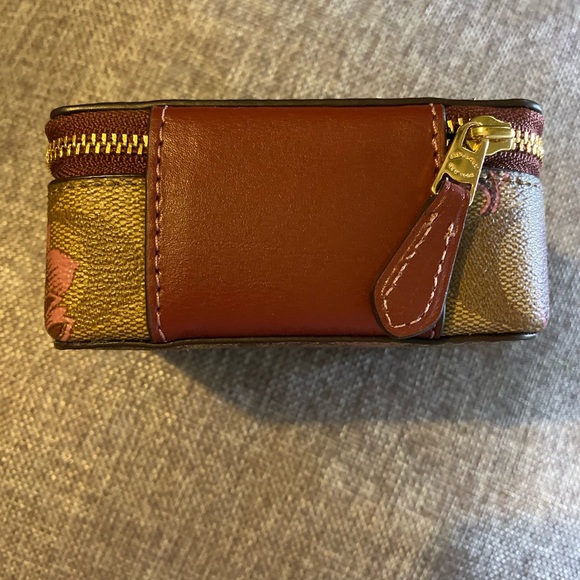 *SOLD*🎄Coach Jewelry Box - Picture 5 of 7